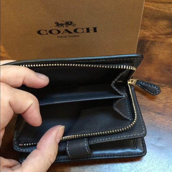 SALE!! - NWT COACH Wallet Signature Blue Brown - Picture 4 of 6
